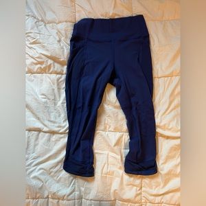Lululemon navy cropped tights with mesh side size 6
